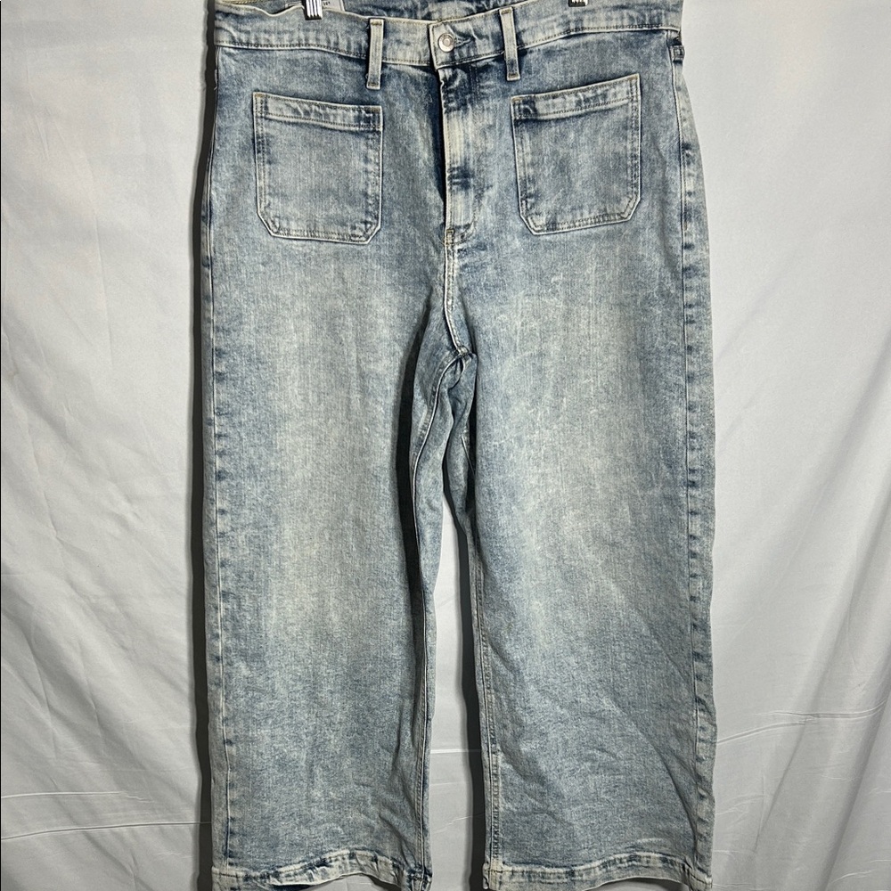 GAP women’s Light Blue Relaxed Jeans